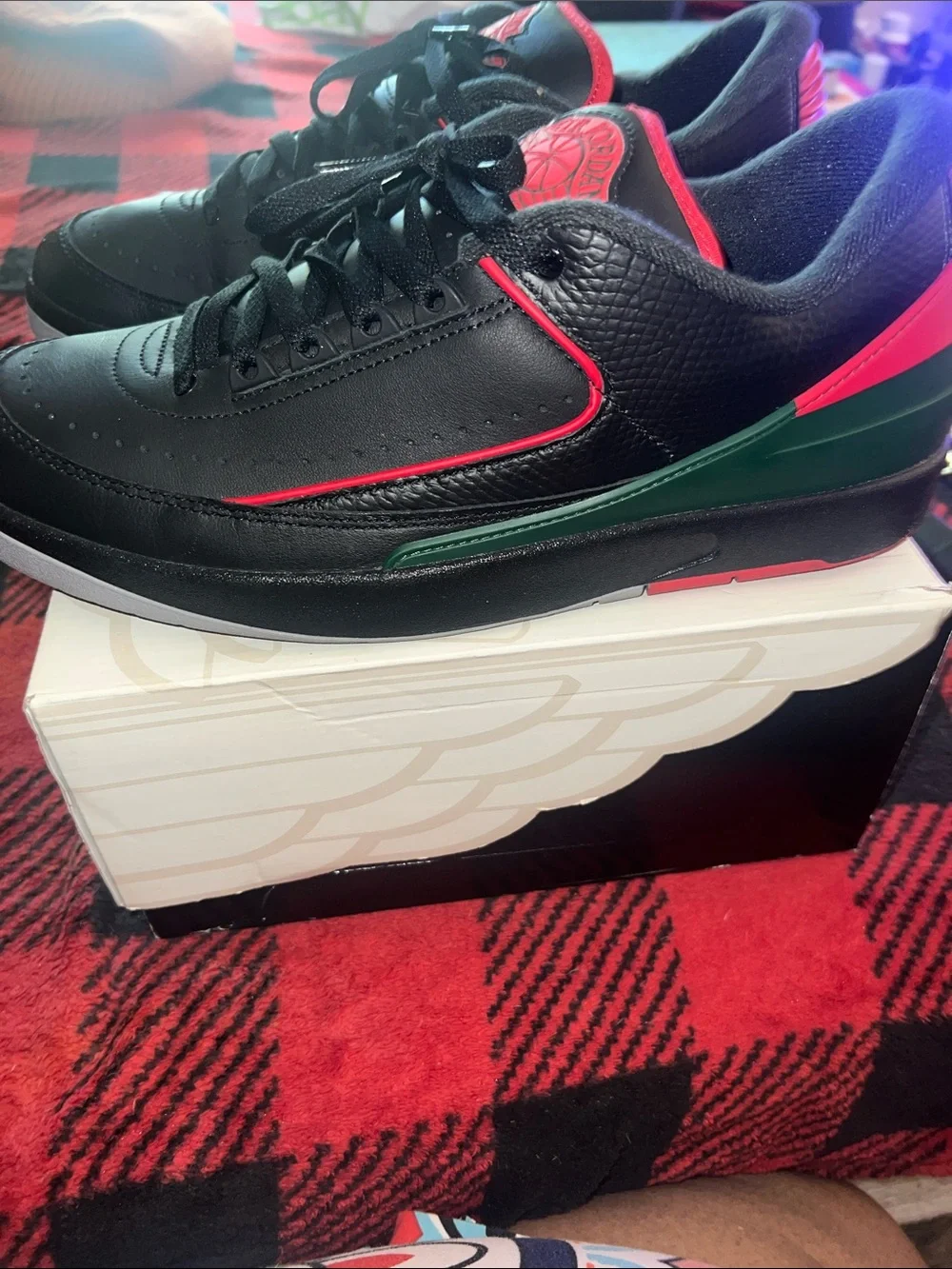Jordan Men's Black and Red Low-Top Sneakers